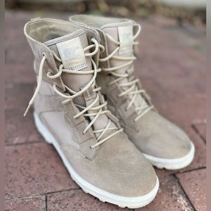 Women’s size 8 WATERPROOF Sorel boots